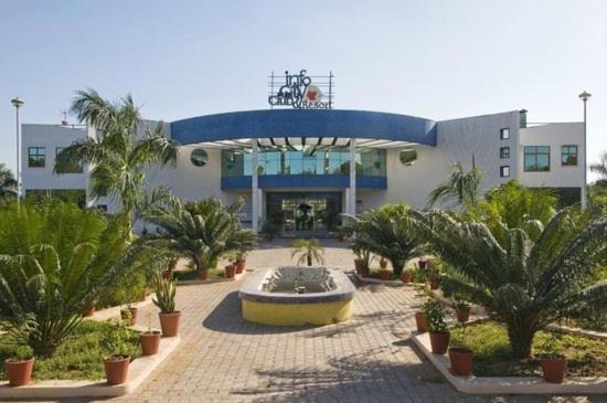 Infocity Club And Resort Gandhinagar Exterior photo